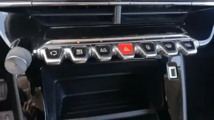 Photo 26 Peugeot 208  PureTech 100 S&S BVM6