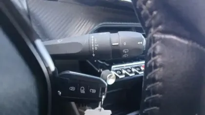 Photo 29 Peugeot 208  PureTech 100 S&S BVM6