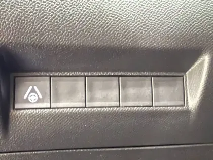 Photo 24 Peugeot 2008  Hybrid 136 e-DCS6