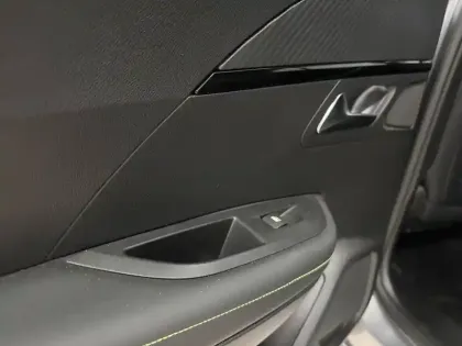 Photo 10 Peugeot 2008  Hybrid 136 e-DCS6