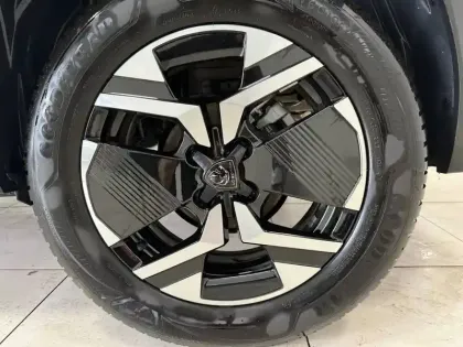 Photo 5 Peugeot 2008  Hybrid 136 e-DCS6