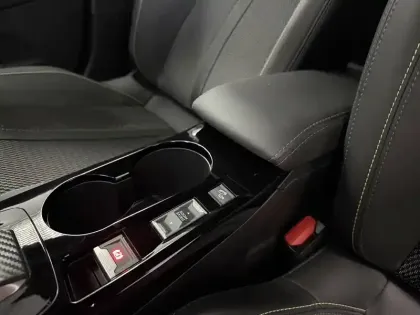 Photo 15 Peugeot 2008  Hybrid 136 e-DCS6