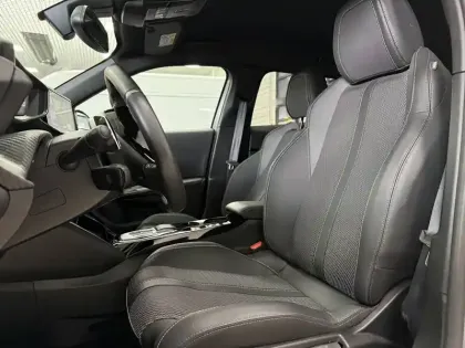 Photo 13 Peugeot 2008  Hybrid 136 e-DCS6