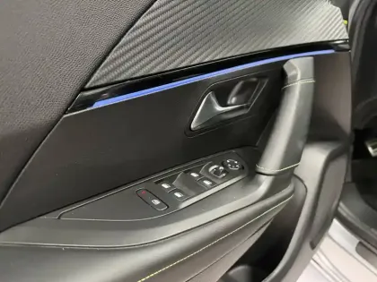 Photo 12 Peugeot 2008  Hybrid 136 e-DCS6