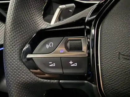 Photo 23 Peugeot 2008  Hybrid 136 e-DCS6