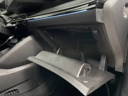 Photo 32 Peugeot 2008  Hybrid 136 e-DCS6