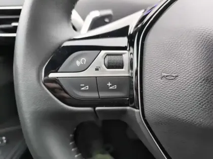 Photo 11 Peugeot 5008  PureTech 130ch S&S EAT8