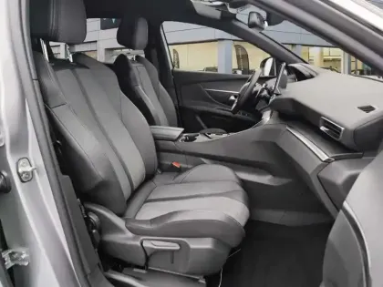 Photo 13 Peugeot 5008  PureTech 130ch S&S EAT8