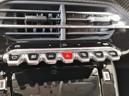 Photo 19 Peugeot 208  Electrique 50 kWh 136ch