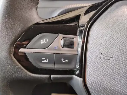 Photo 22 Peugeot 208  Electrique 50 kWh 136ch