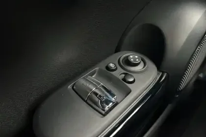 Photo 28 Mini Mini Hatch 3 Portes Cooper 136 ch DKG7