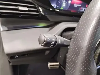 Photo 20 Peugeot 408  Hybrid 136 e-DCS6