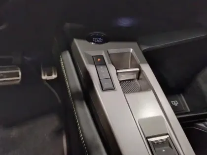 Photo 11 Peugeot 408  Hybrid 136 e-DCS6