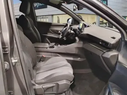 Photo 13 Peugeot 5008  Hybrid 136 e-DCS6