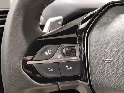 Photo 22 Peugeot 5008  Hybrid 136 e-DCS6