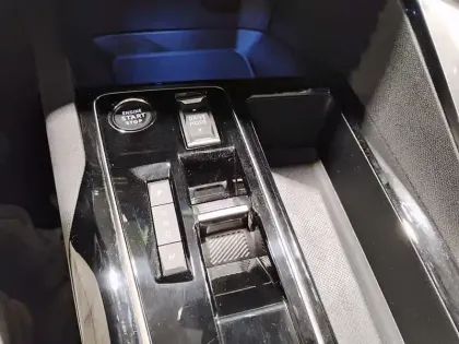 Photo 11 Peugeot 5008  Hybrid 136 e-DCS6