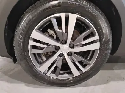 Photo 8 Peugeot 5008  Hybrid 136 e-DCS6