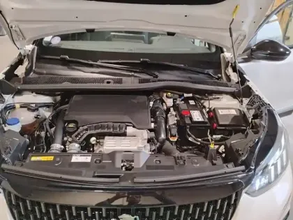 Photo 26 Peugeot 2008  PureTech 130 S&S BVM6