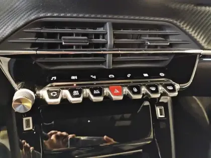 Photo 19 Peugeot 2008  PureTech 130 S&S BVM6