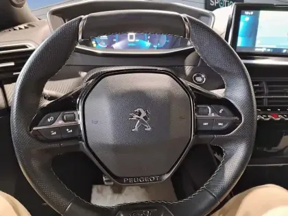 Photo 10 Peugeot 2008  PureTech 130 S&S BVM6