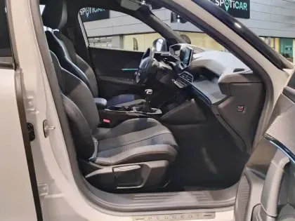 Photo 13 Peugeot 2008  PureTech 130 S&S BVM6