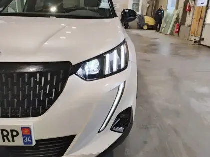 Photo 7 Peugeot 2008  PureTech 130 S&S BVM6