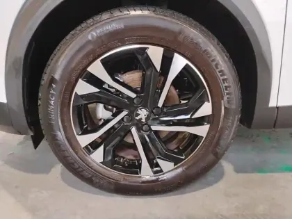 Photo 8 Peugeot 2008  PureTech 130 S&S BVM6