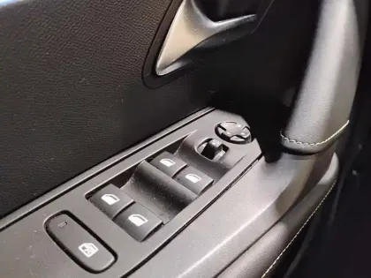 Photo 23 Peugeot 2008  PureTech 130 S&S BVM6