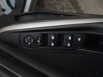 Photo 11 Opel Grandland  1.2 Turbo Hybrid 136 ch e-DCT6