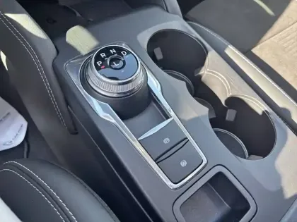 Photo 25 Ford Kuga  2.5 Duratec 183 ch FHEV I-AWD Powershift