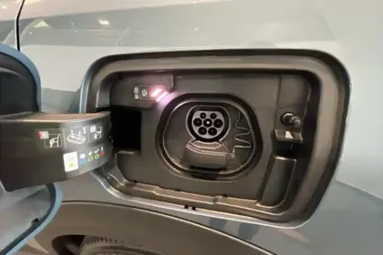 Photo 36 Peugeot 5008  Electrique 210 ch 73 kWh