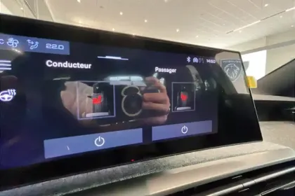 Photo 15 Peugeot 5008  Electrique 210 ch 73 kWh