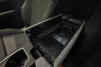 Photo 25 Peugeot 5008  Electrique 210 ch 73 kWh