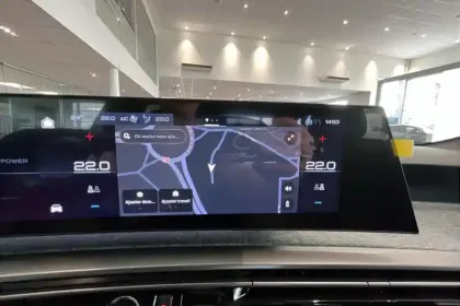 Photo 13 Peugeot 5008  Electrique 210 ch 73 kWh