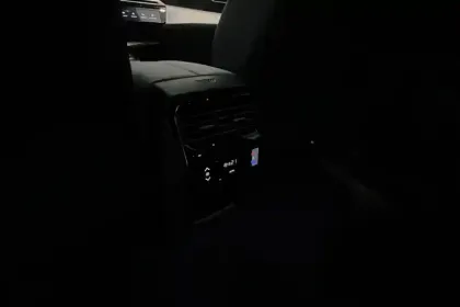 Photo 26 Peugeot 5008  Electrique 210 ch 73 kWh