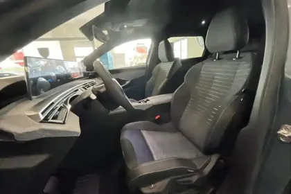 Photo 8 Peugeot 5008  Electrique 210 ch 73 kWh