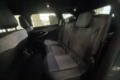 Photo 9 Peugeot 5008  Electrique 210 ch 73 kWh