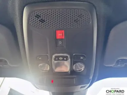 Photo 13 Peugeot 2008  Hybrid 136 e-DCS6