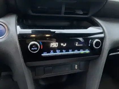 Photo 15 Toyota Yaris Hybride 1.5 HYBRID 116H DESIGN