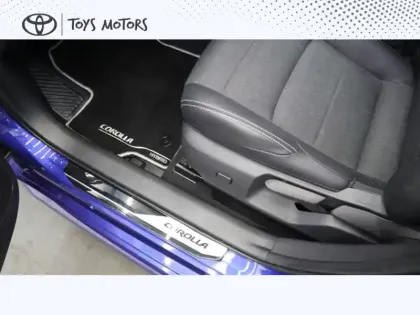 Photo 11 Toyota Corolla Hybride 140ch Design