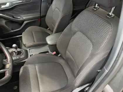 Photo 9 Ford Focus SW 1.0 Flexifuel 125ch mHEV ST-Line