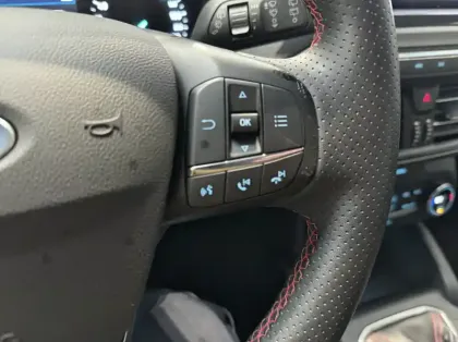 Photo 15 Ford Focus SW 1.0 Flexifuel 125ch mHEV ST-Line