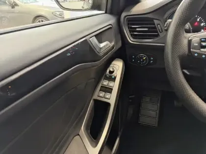 Photo 5 Ford Focus SW 1.0 Flexifuel 125ch mHEV ST-Line