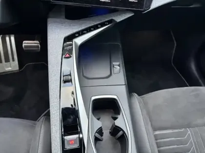 Photo 11 Peugeot 5008 Hybrid 136 GT 1.2 ch 6 rapports, Hybride6