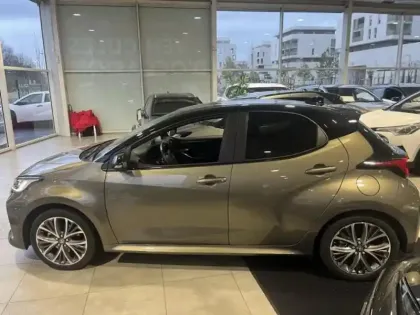 Photo 16 Toyota Yaris  116h Collection 5p Pack Techno