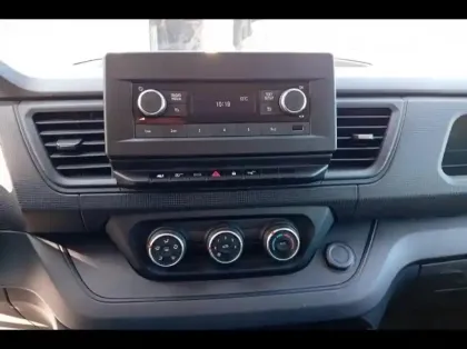 Photo 13 Renault Trafic Gén. III (J82) Ph3 Zen 4