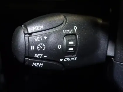 Photo 13 Peugeot 208  e- 136ch Style