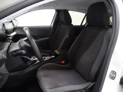 Photo 7 Peugeot 208  e- 136ch Style