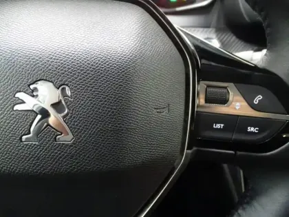 Photo 12 Peugeot 208  e- 136ch Style