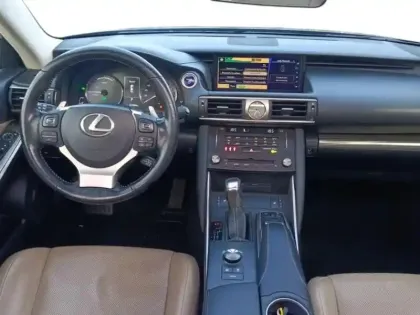 Photo 10 Lexus Is  300h Luxe